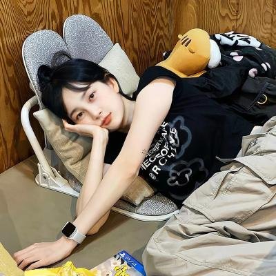 采蘑菇的夫妇 海报